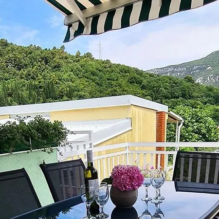 Gea - Three Bedroom With Terrace And Partial Sea View Vikendica Ston