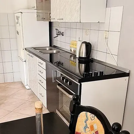 Gea - Three Bedroom With Terrace And Partial Sea View Vikendica Ston