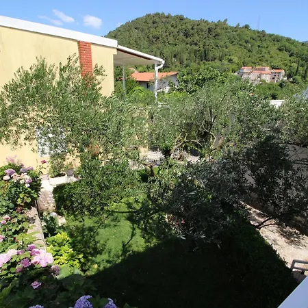Gea - Three Bedroom With Terrace And Partial Sea View Vikendica