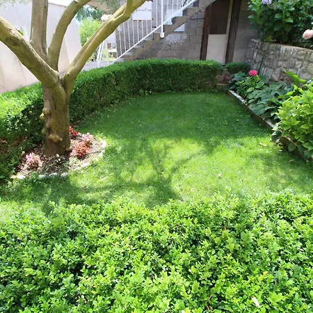 Gea - Three Bedroom With Terrace And Partial Sea View Vikendica Ston