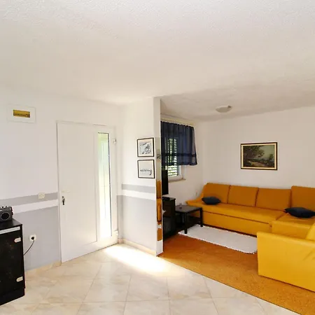 Gea - Three Bedroom With Terrace And Partial Sea View