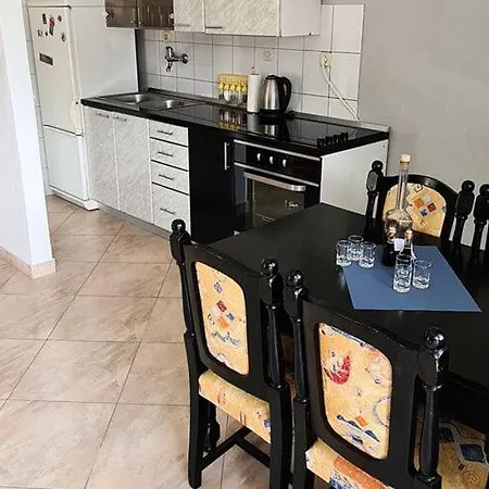 Gea - Three Bedroom With Terrace And Partial Sea View *