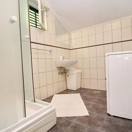 Gea - Three Bedroom With Terrace And Partial Sea View Ston